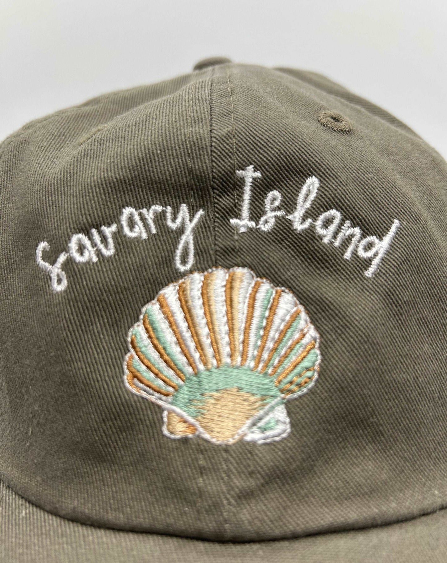 'Seashell' Dad Hat – Olive – 'Seashell' olive dad hat, embroidered for a relaxed look that celebrates coastal beauty.
Featuring Savary Island