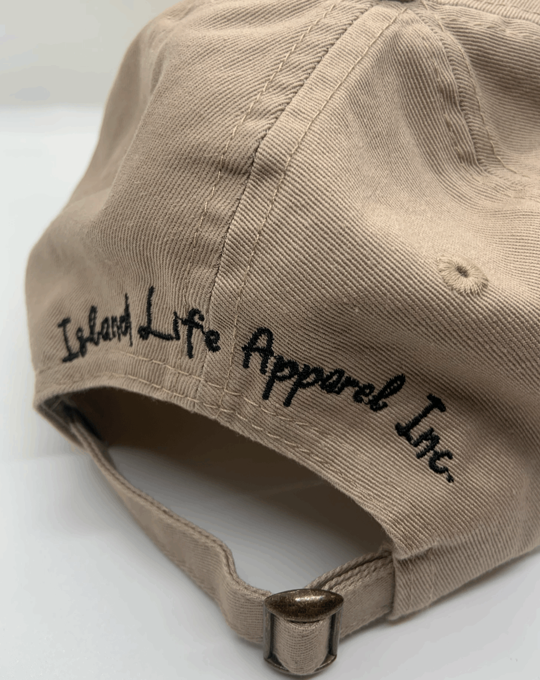 'Khaki Crab' Dad Hat – 'Khaki Crab' dad hat, embroidered with a fun crab design, ideal for sunny days on the coast. Featuring Hornby Island.