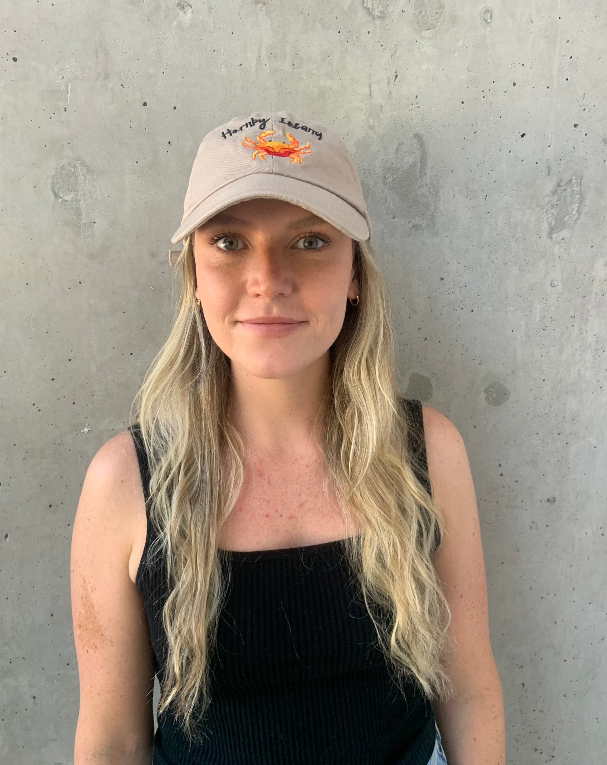 'Khaki Crab' Dad Hat – 'Khaki Crab' dad hat, embroidered with a fun crab design, ideal for sunny days on the coast. Featuring Hornby Island. 